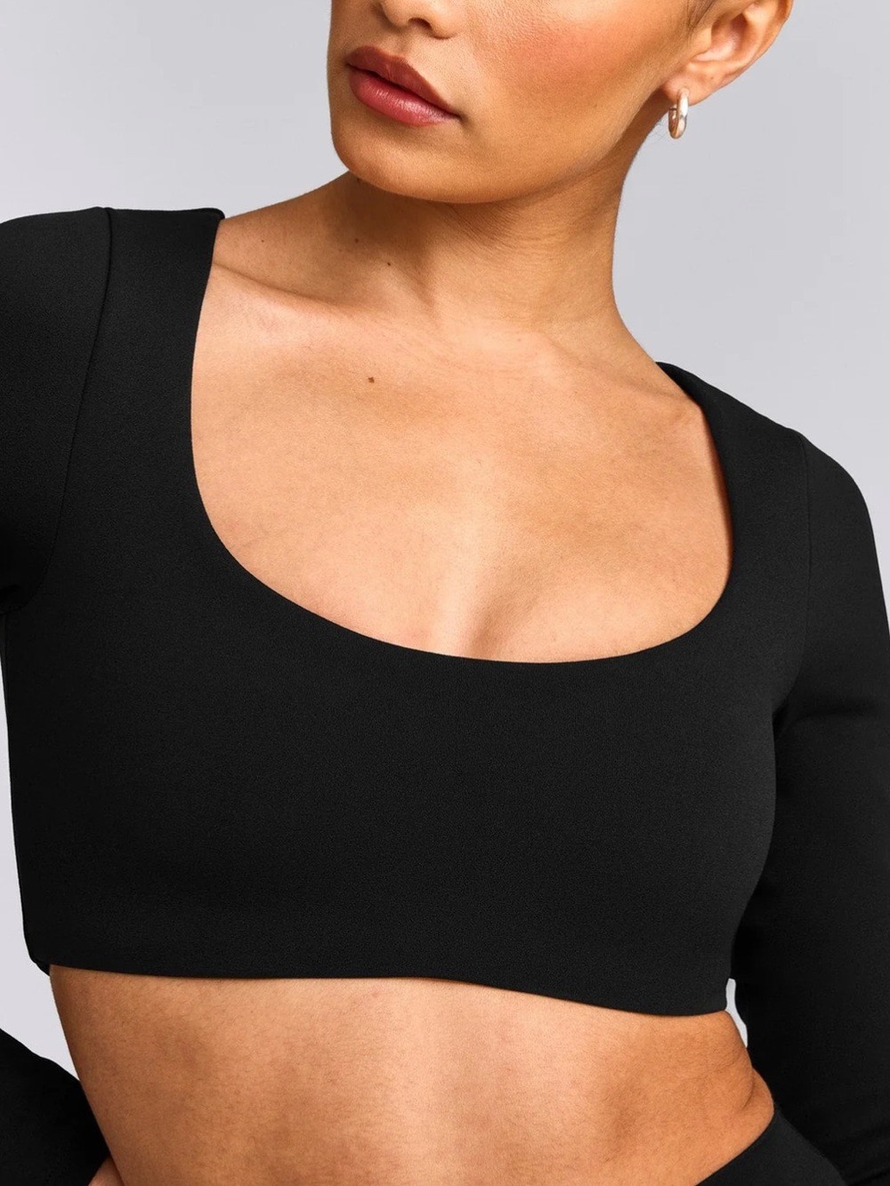 ONER ACTIVE SOFTMOTION SCOOP NECK LONG SLEEVE CROP TOP IN BLACK (S)